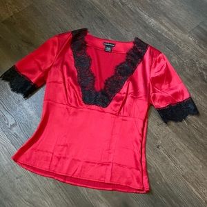 Moda Victoria’s Secret red lace silk top